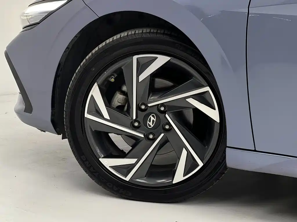 Hyundai Elantra — миниатюра 16