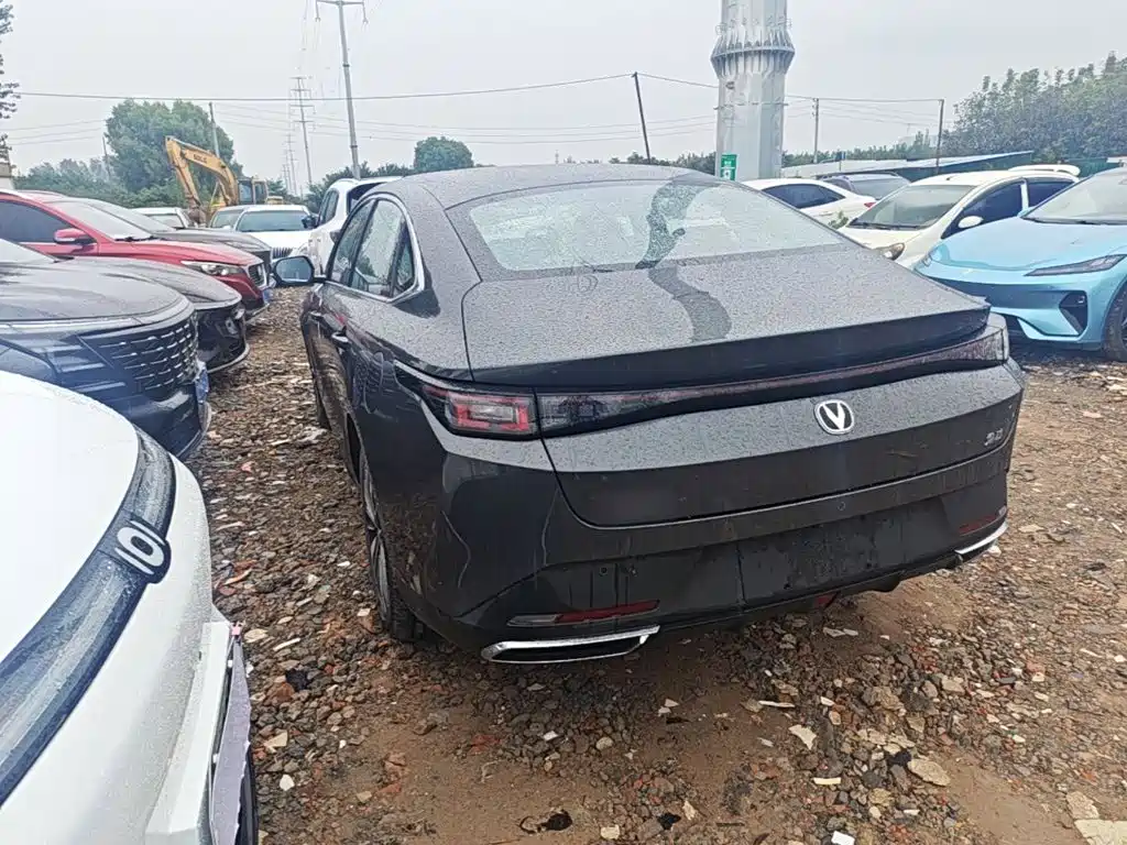 Changan Eado PHEV — миниатюра 5