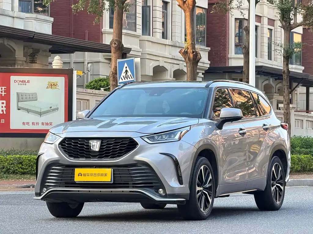 Toyota Crown Kluger — миниатюра 3