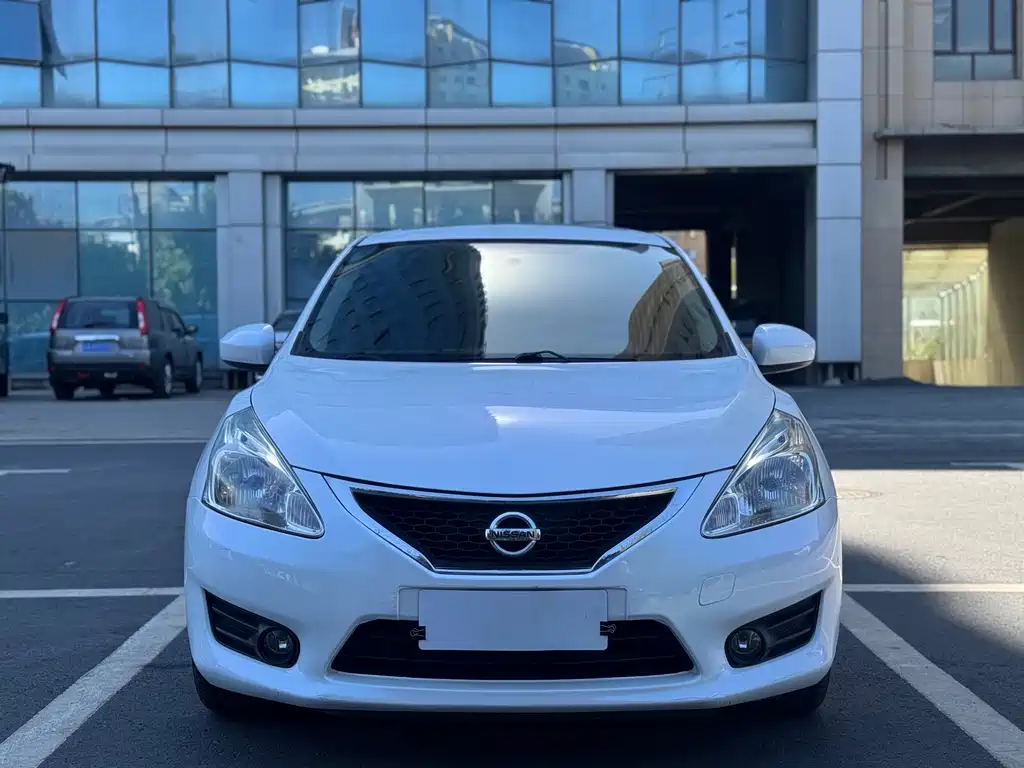 Nissan Tiida — миниатюра 2