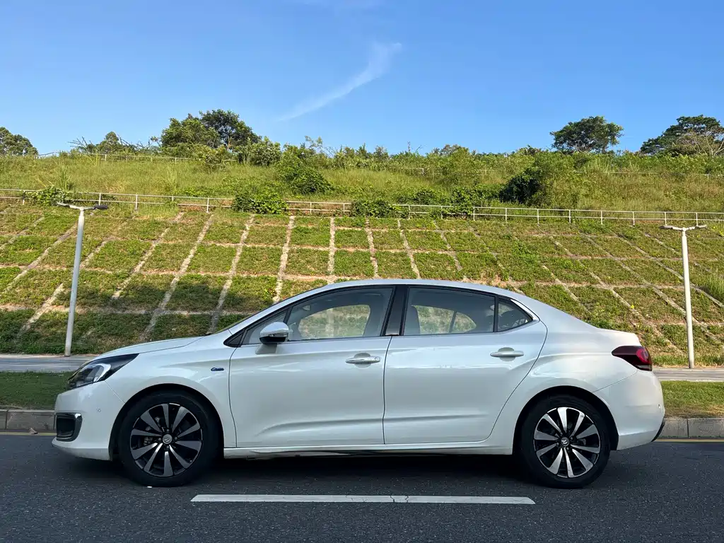 Citroen C4L — миниатюра 3