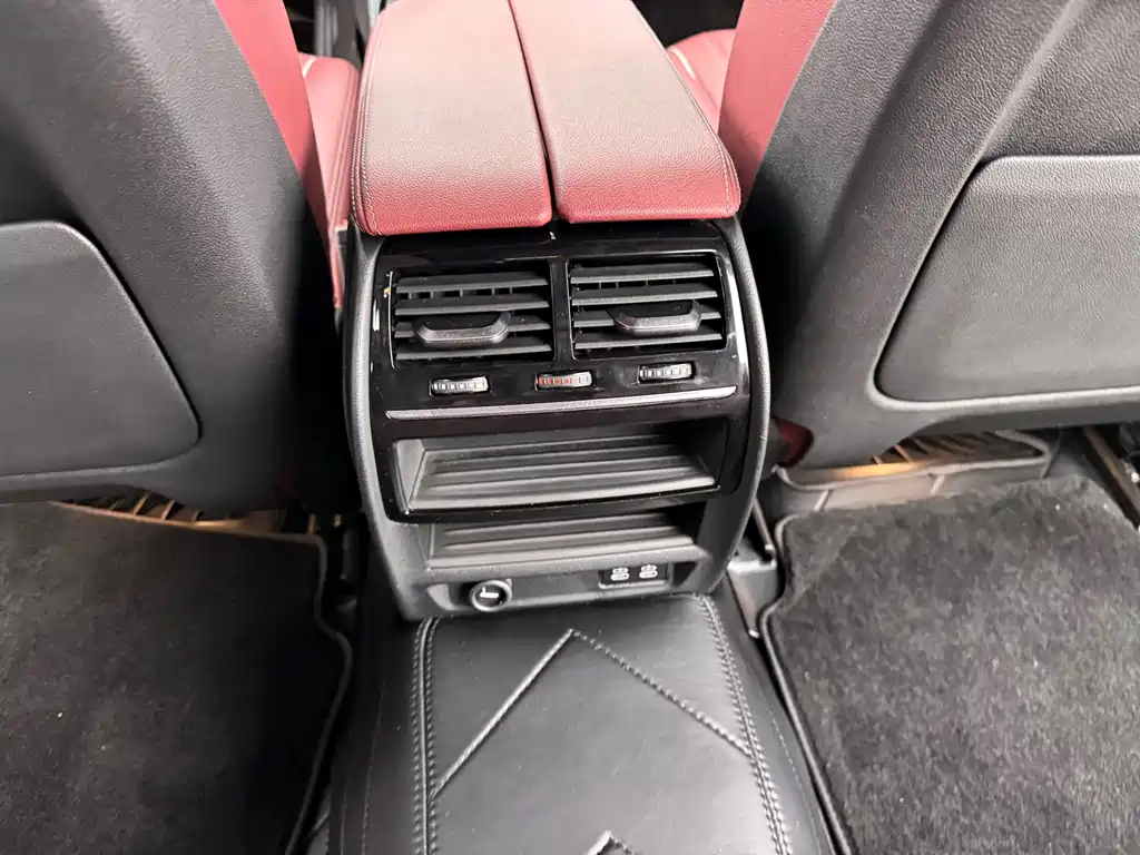 BMW 5 Series — миниатюра 12