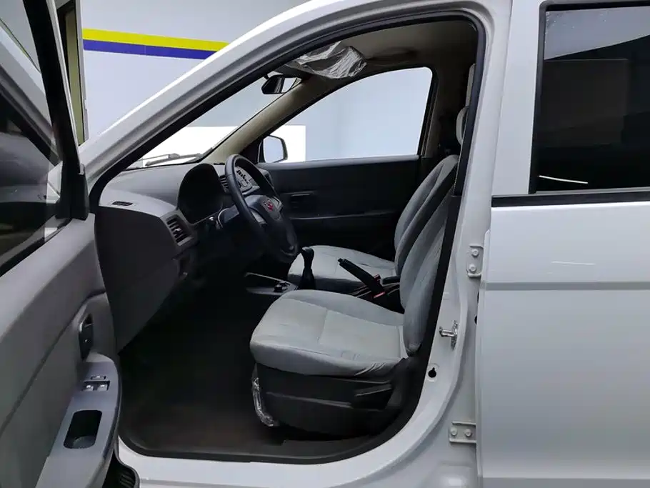 Wuling Hongguang — миниатюра 9