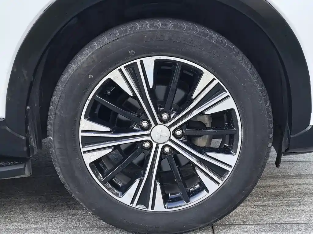 Mitsubishi Eclipse Cross — миниатюра 21