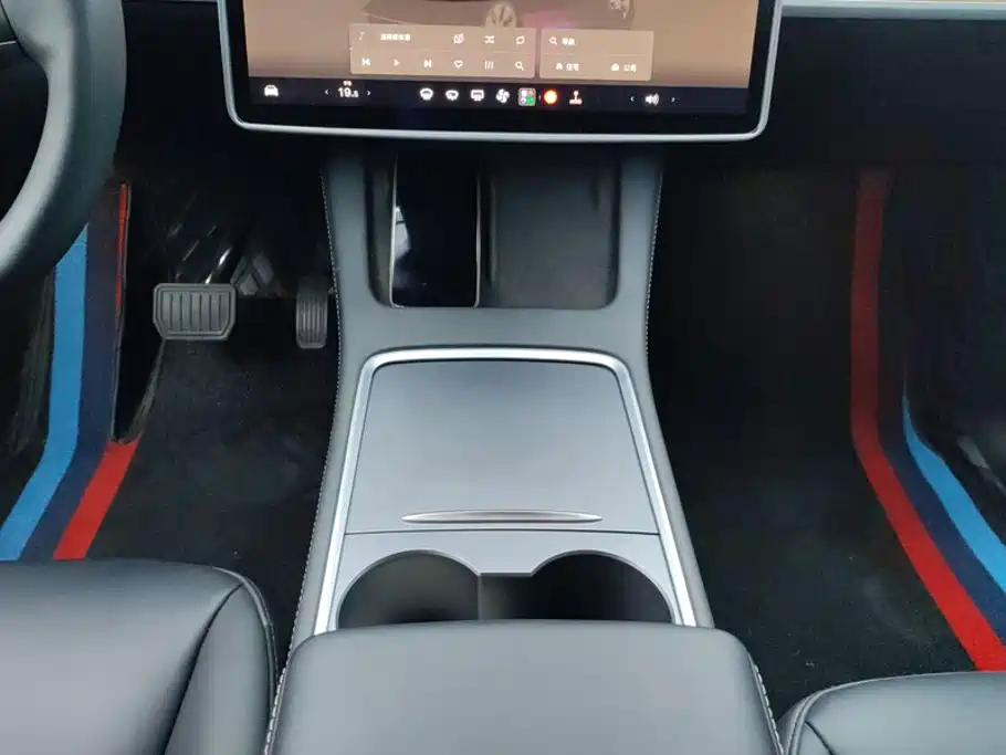 Tesla Model Y — миниатюра 16