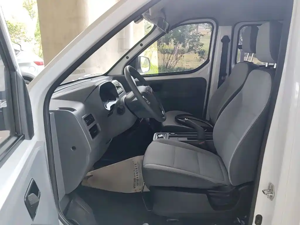 Wuling Yangguang — миниатюра 15