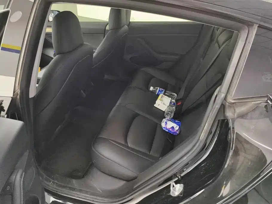 Tesla Model 3 — миниатюра 11