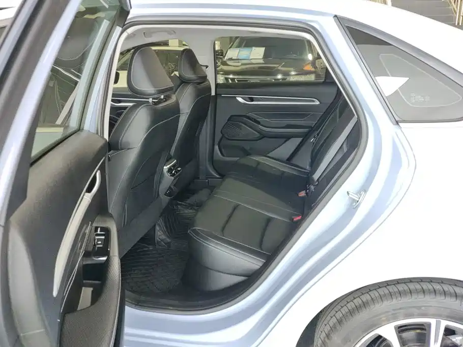 Geely Emgrand — миниатюра 11