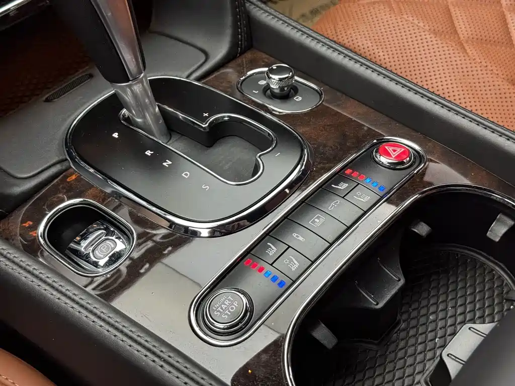 Bentley Flying Spur 4.0T V8 Standard Edition, фото 12