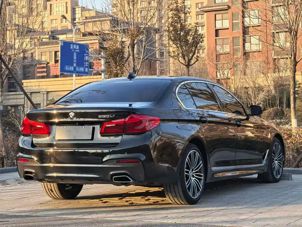BMW 5 Series — миниатюра 7