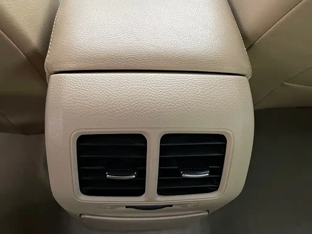 Volkswagen Sagitar — миниатюра 12