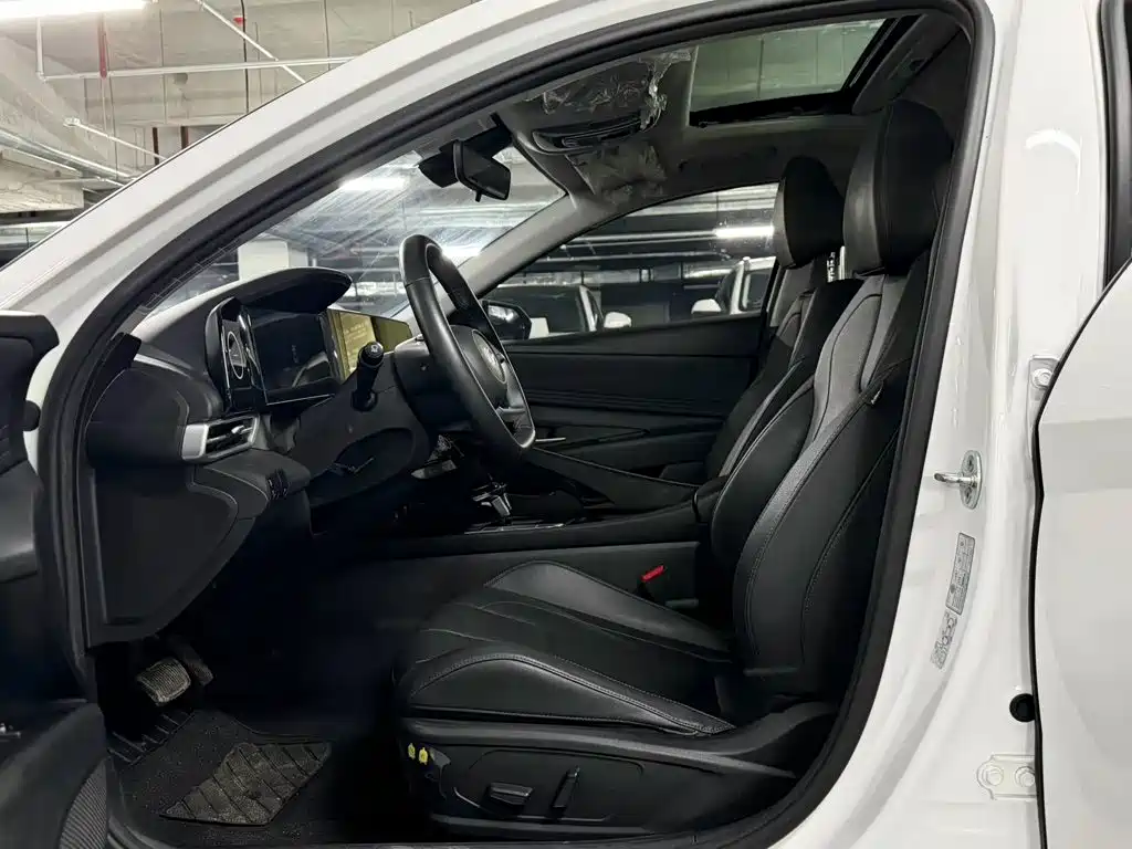Hyundai Elantra — миниатюра 7