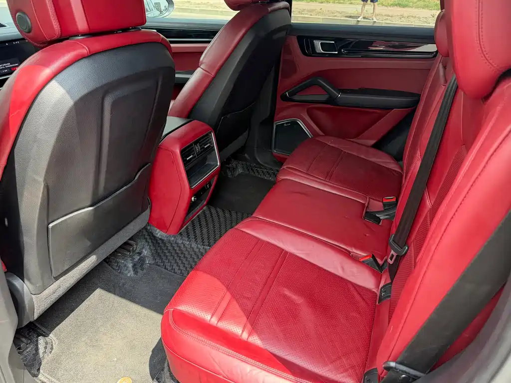 Porsche Cayenne — миниатюра 5