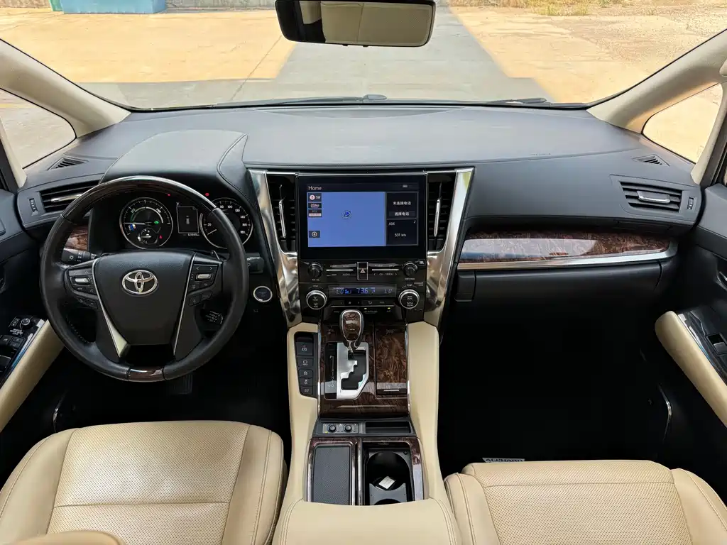Toyota Alphard — миниатюра 6