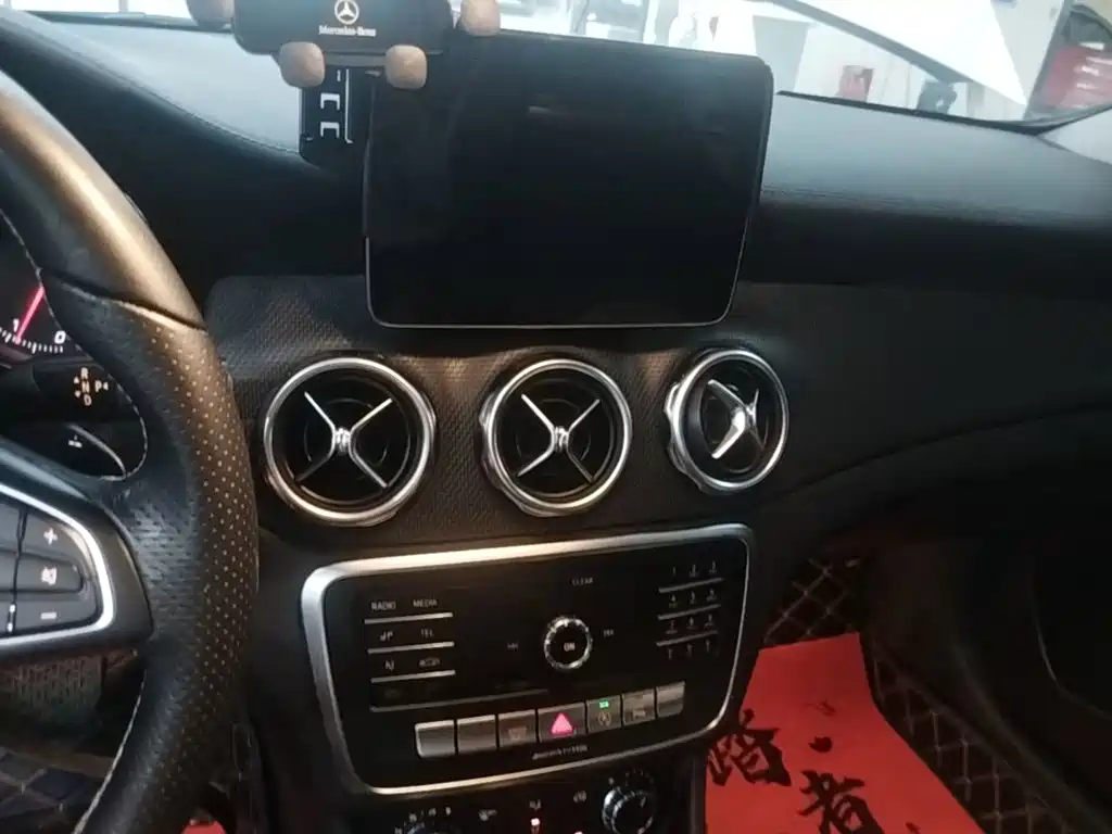 Mercedes-Benz GLA — миниатюра 13