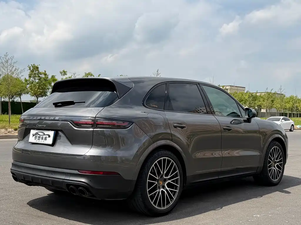 Porsche Cayenne — миниатюра 9