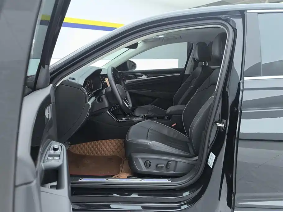 Volkswagen 帕萨特插电混动 — миниатюра 9