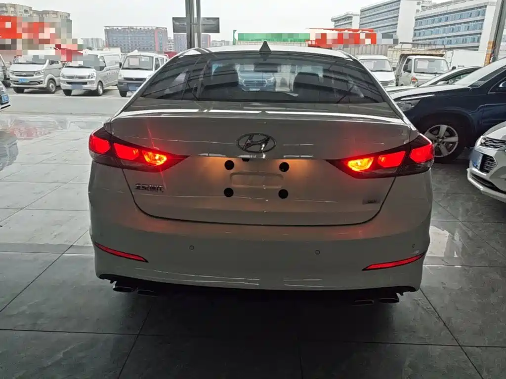 Hyundai Elantra — миниатюра 6