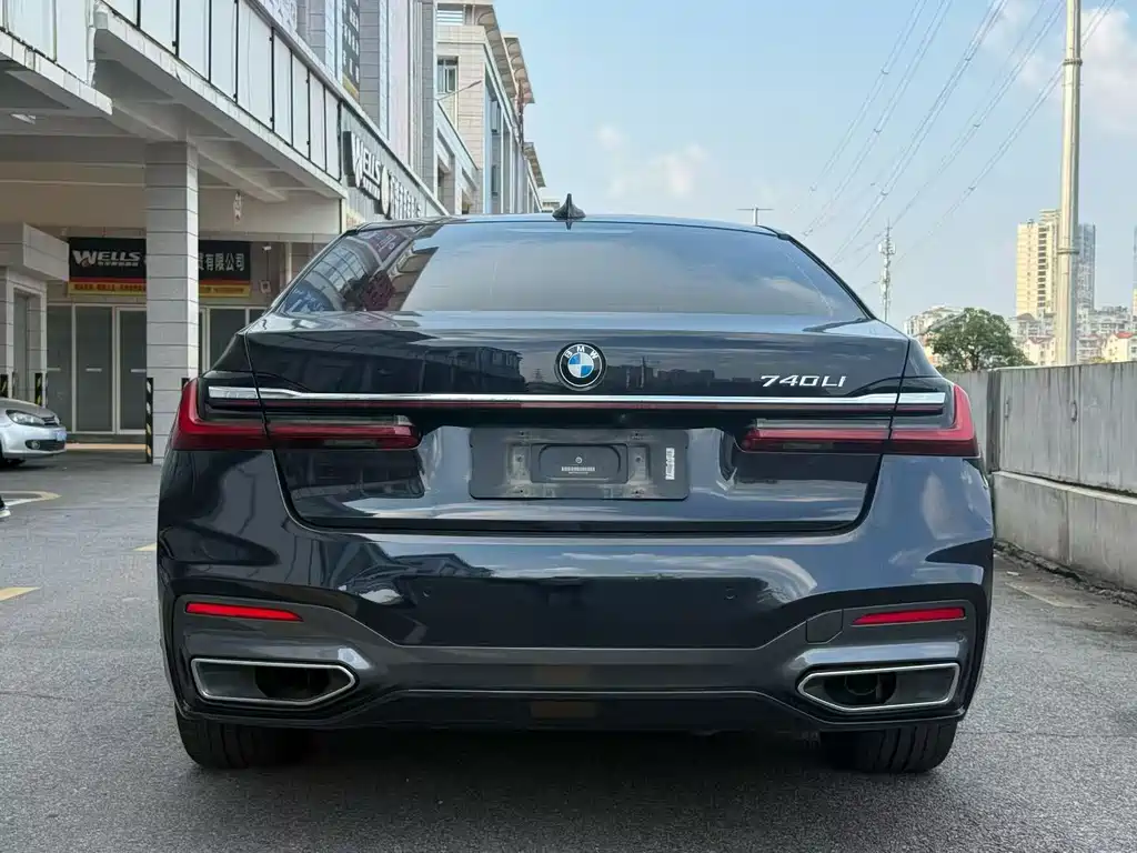 BMW 7 Series — миниатюра 8