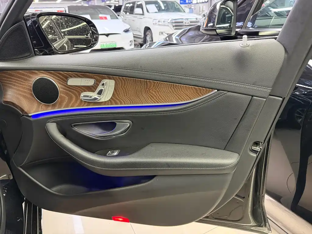 Mercedes-Benz E-Class — миниатюра 16