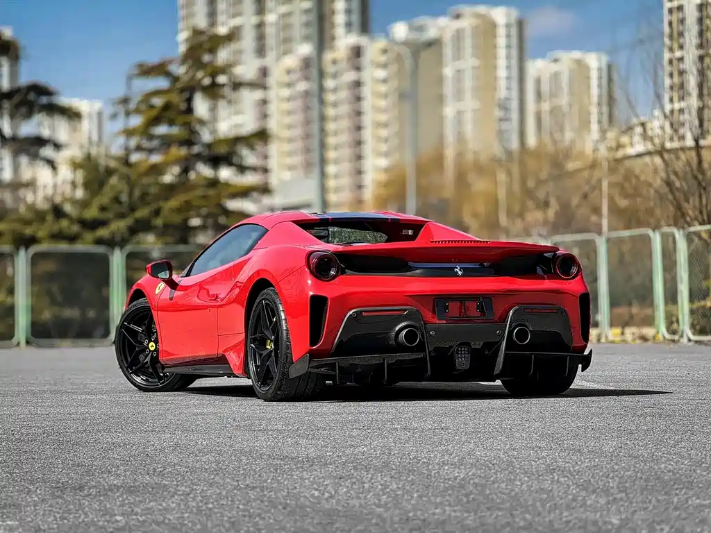 FERRARI 488