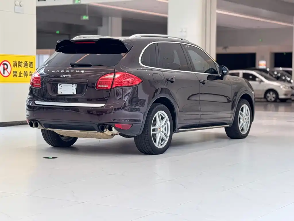 Porsche Cayenne — миниатюра 9