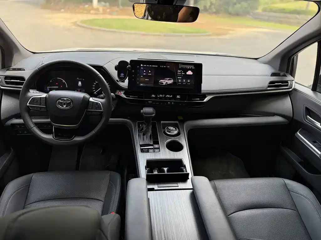 Toyota Sienna — миниатюра 5