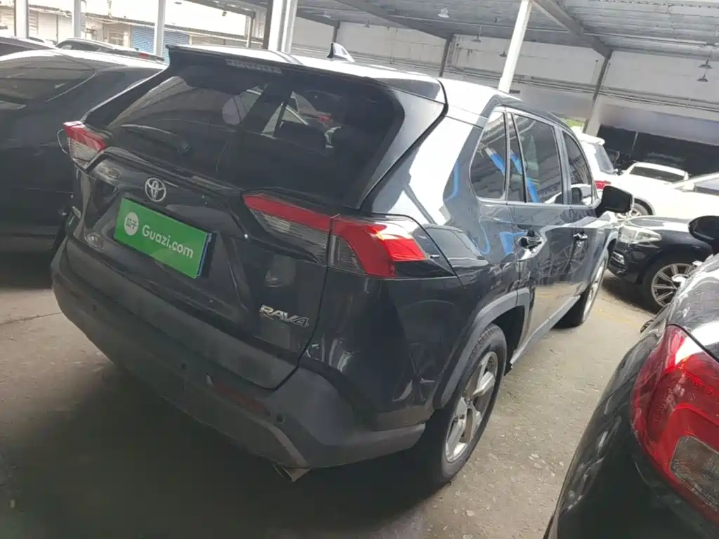 Toyota RAV4 — миниатюра 7