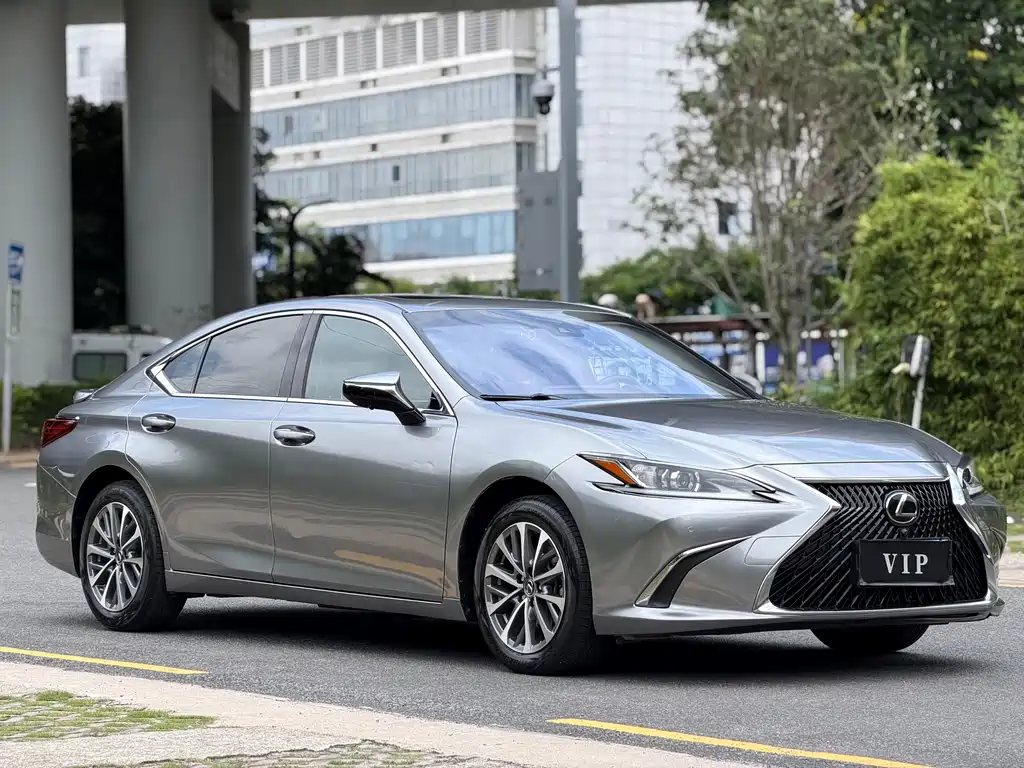 Lexus ES 2021 200