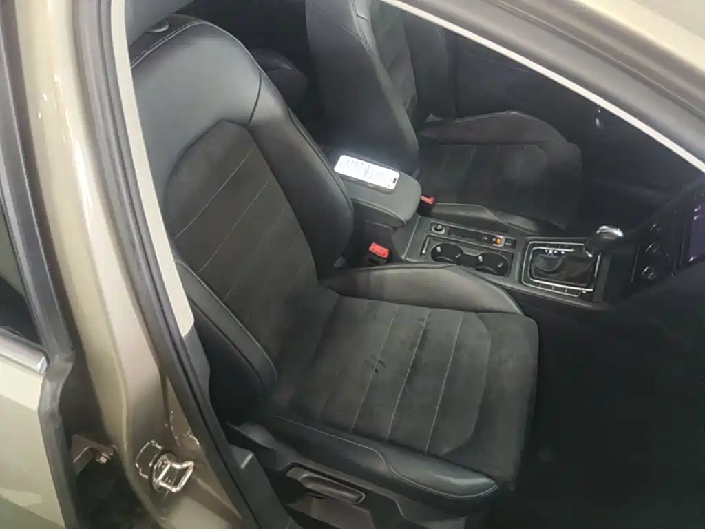 Volkswagen Golf — миниатюра 25