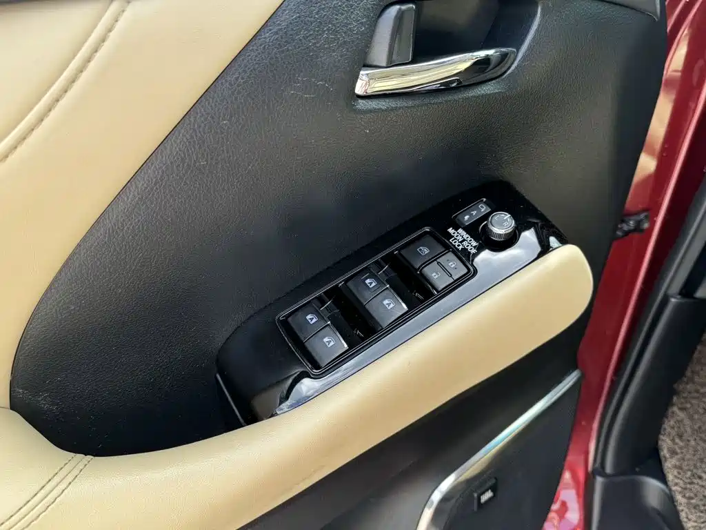 Toyota Alphard — миниатюра 5