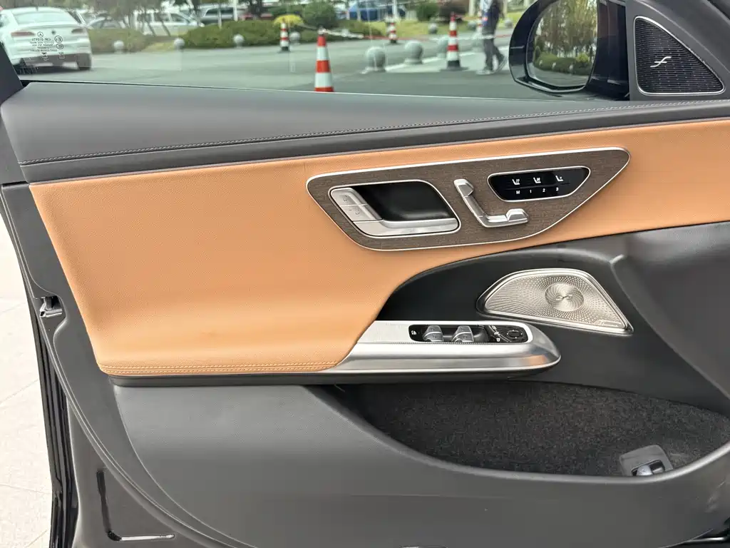 Mercedes-Benz E-Class — миниатюра 17