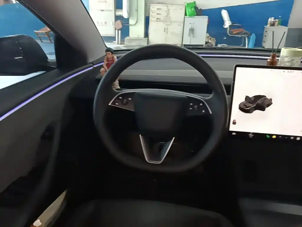 Tesla Model 3 — миниатюра 11