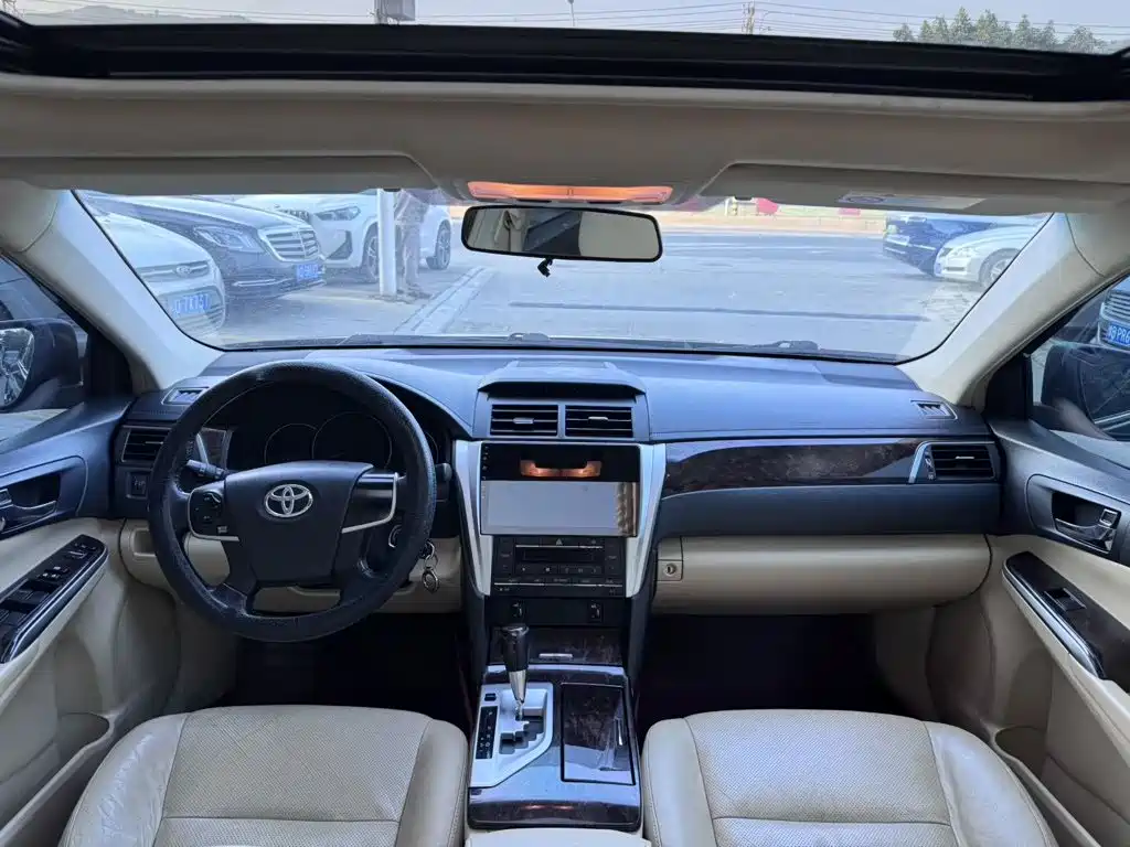 Toyota Camry — миниатюра 9