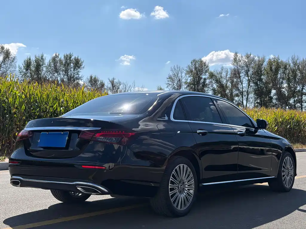 Mercedes-Benz E-Class — миниатюра 4