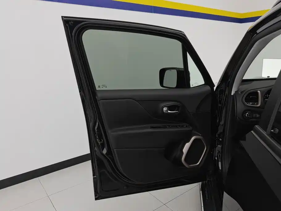 Jeep Renegade — миниатюра 7