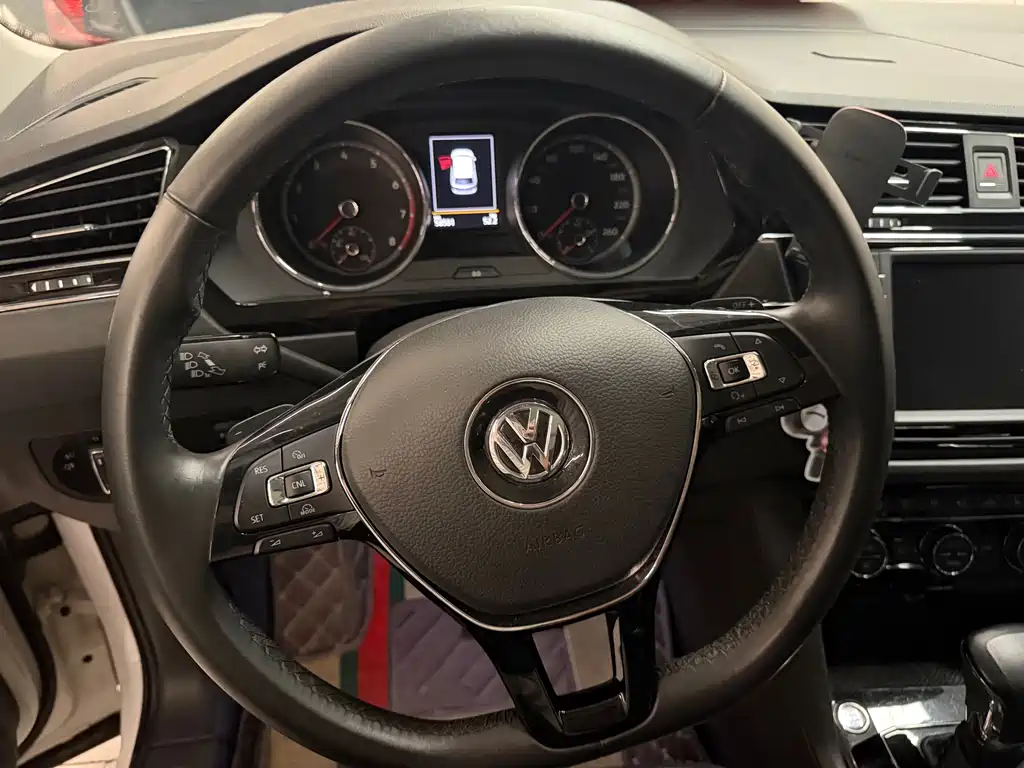 Volkswagen Tiguan L — миниатюра 10