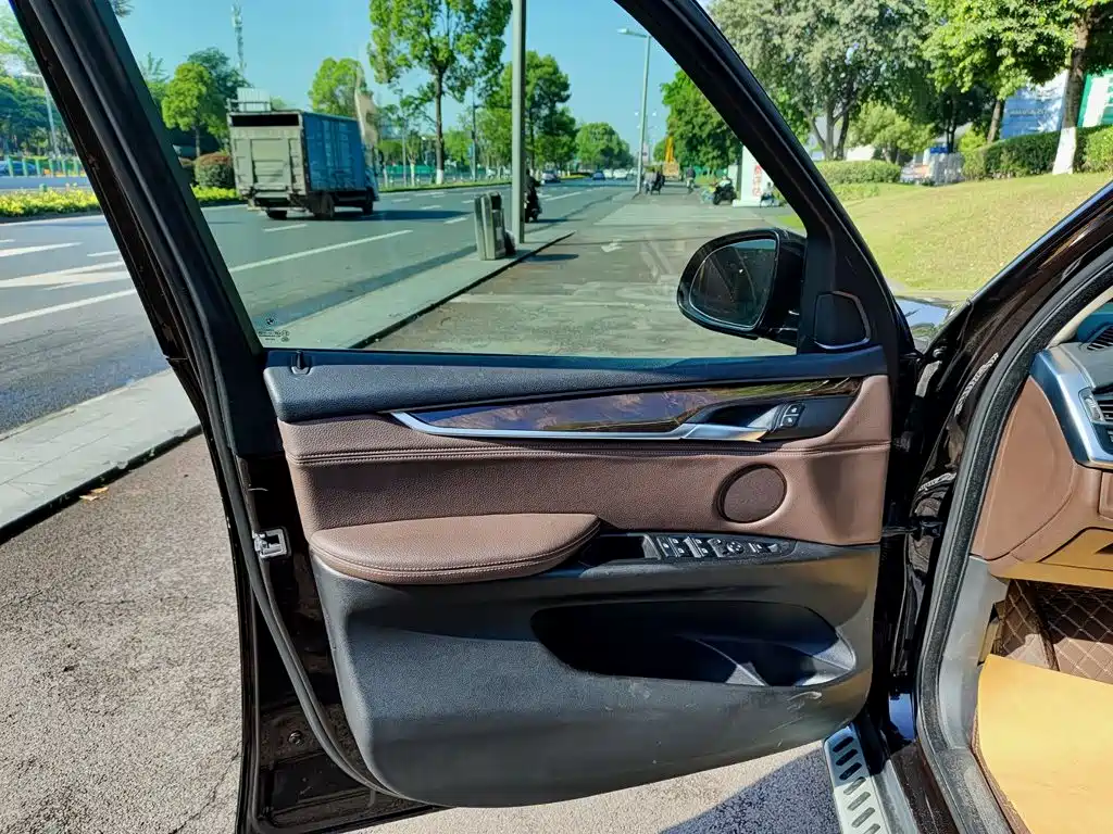 BMW X5 (Import) — миниатюра 6