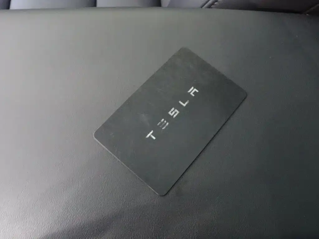 Tesla Model Y — миниатюра 13