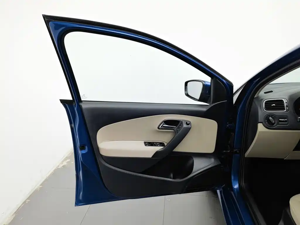 Volkswagen Polo — миниатюра 8
