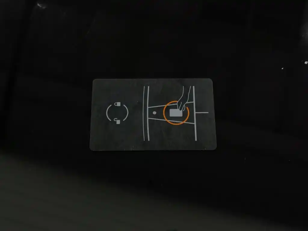 Tesla Model Y — миниатюра 19