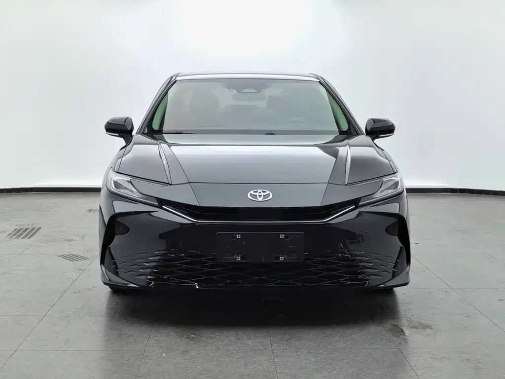 Toyota Camry — миниатюра 2
