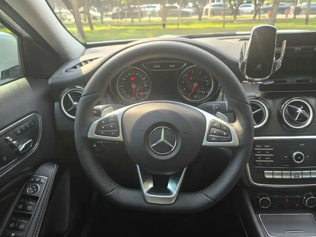 Mercedes-Benz GLA — миниатюра 9