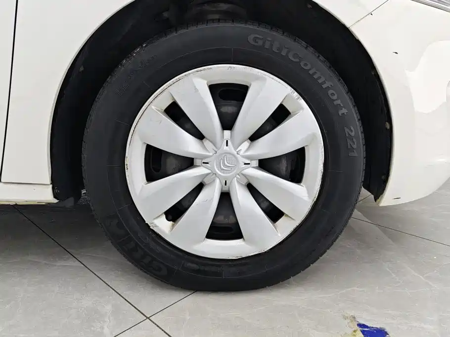 Citroen Elysee — миниатюра 5