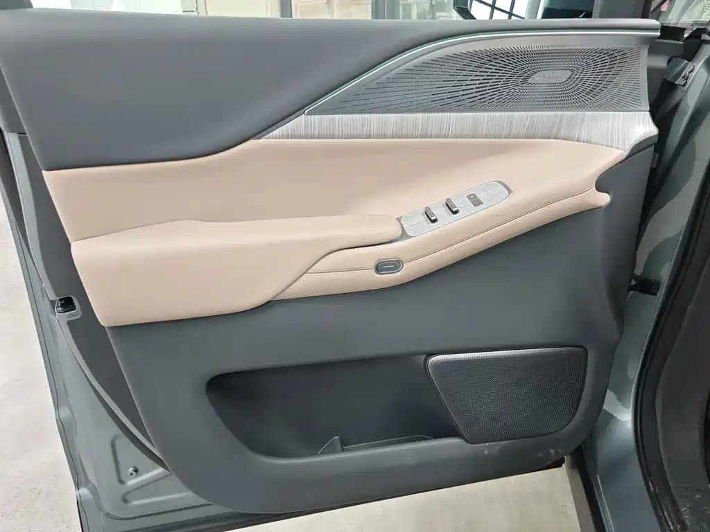 XPeng X9 — миниатюра 12