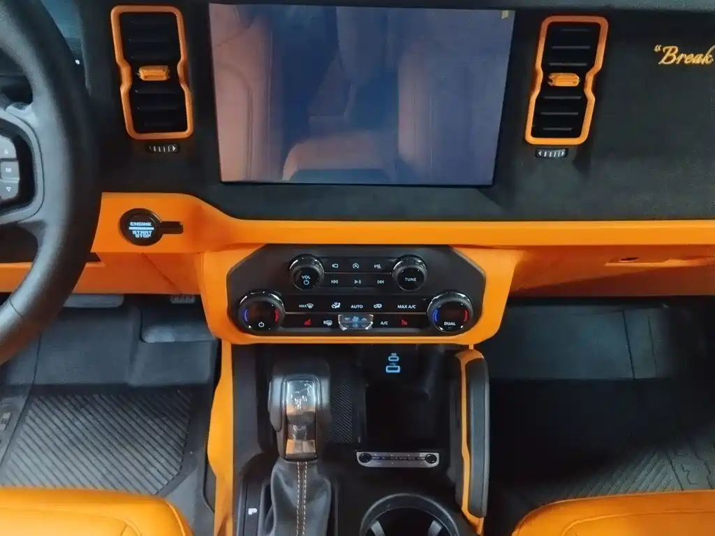 Ford Bronco — миниатюра 9