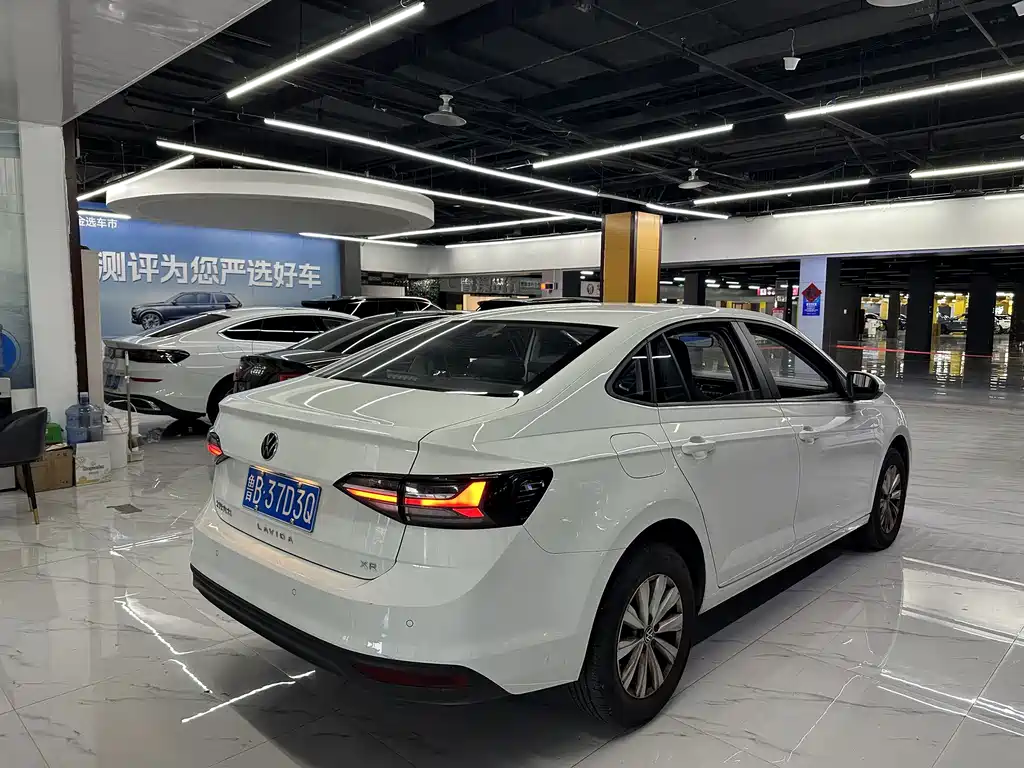 Volkswagen Lavida — миниатюра 5