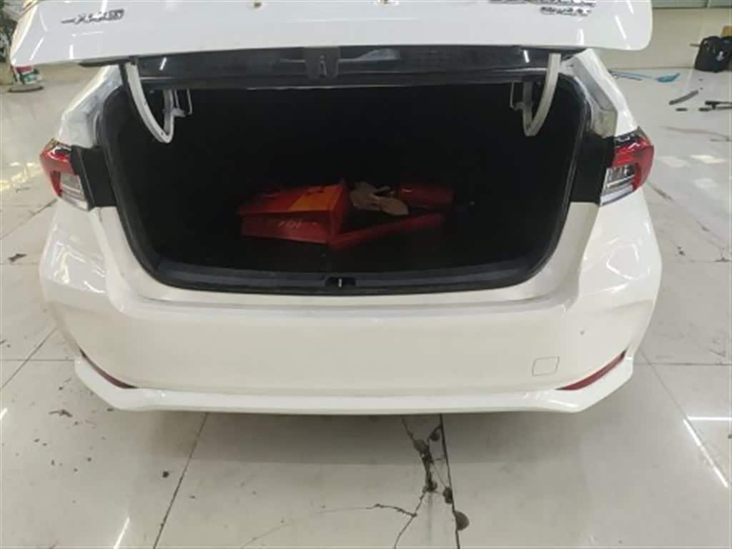 Toyota Corolla 1.2 л 2022 г. Белый, пробег 29800 км