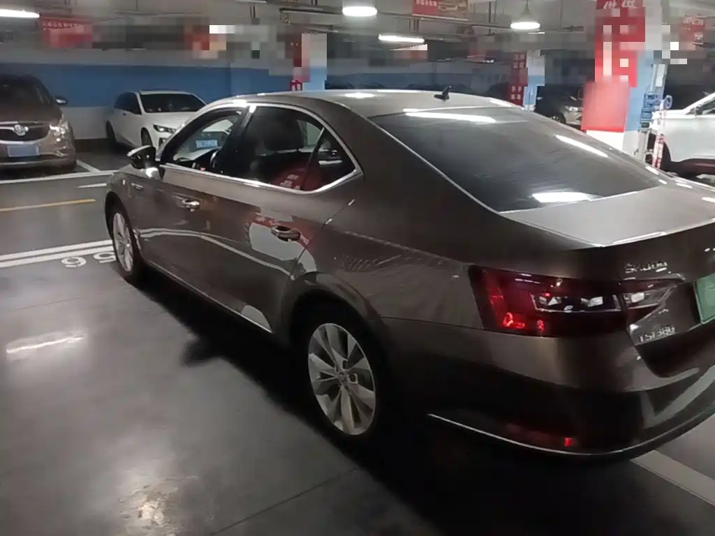Skoda Superb — миниатюра 5