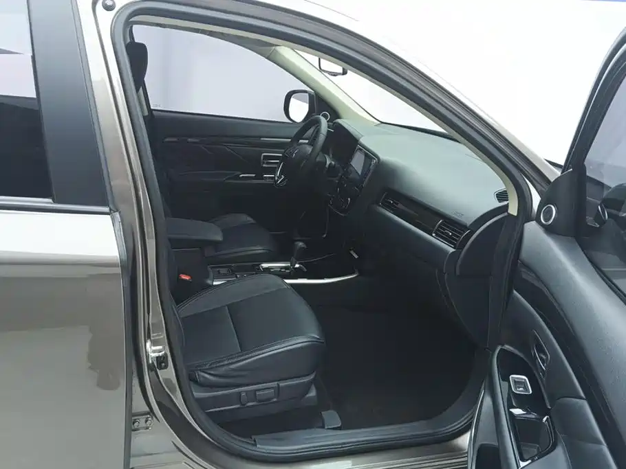 Mitsubishi Outlander — миниатюра 8
